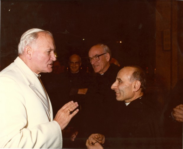 Fra Mario nell'incontro con San Giovanni Paolo II